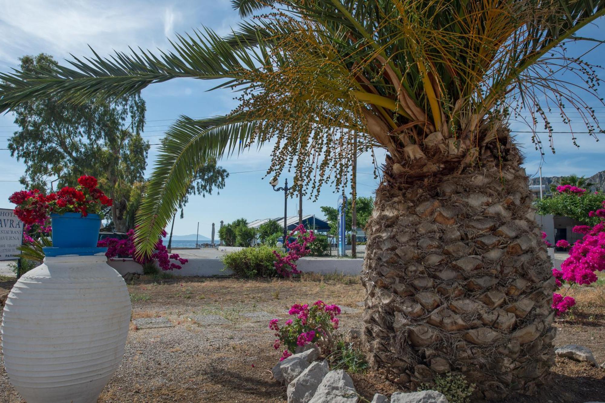 Hotel Avra Nea Epidhavros Bagian luar foto