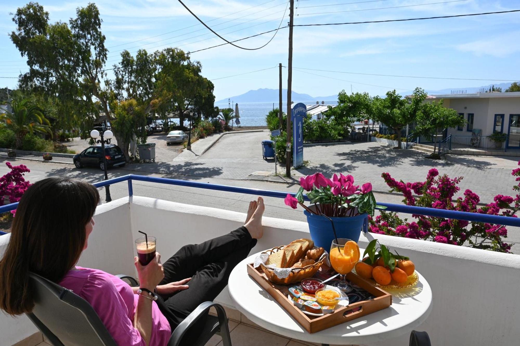 Hotel Avra Nea Epidhavros Bagian luar foto