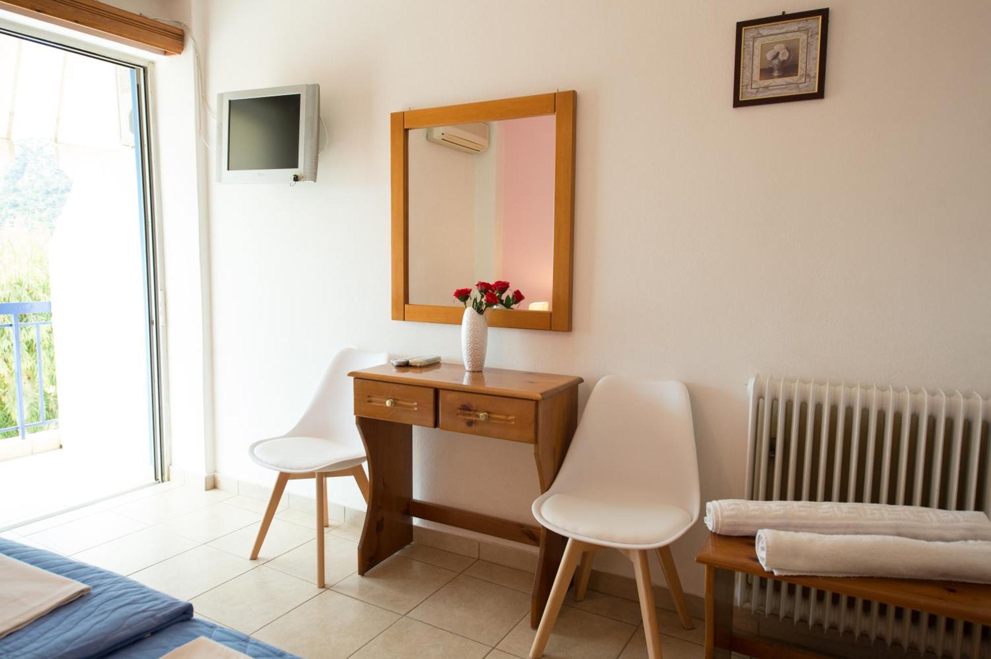 Hotel Avra Nea Epidhavros Bagian luar foto