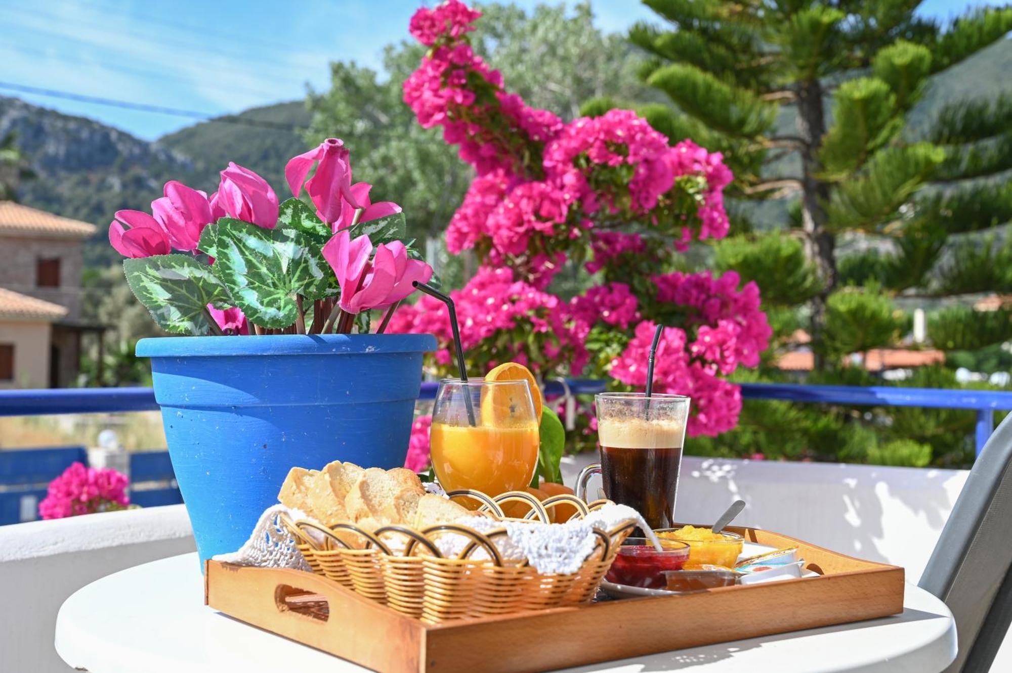 Hotel Avra Nea Epidhavros Bagian luar foto