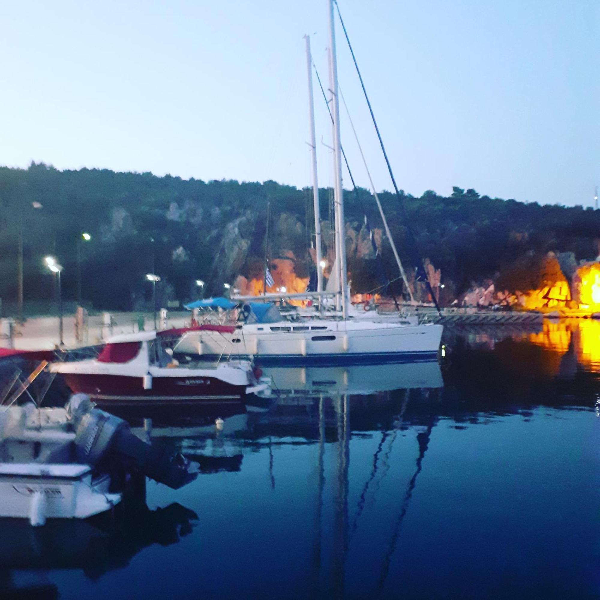 Hotel Avra Nea Epidhavros Bagian luar foto